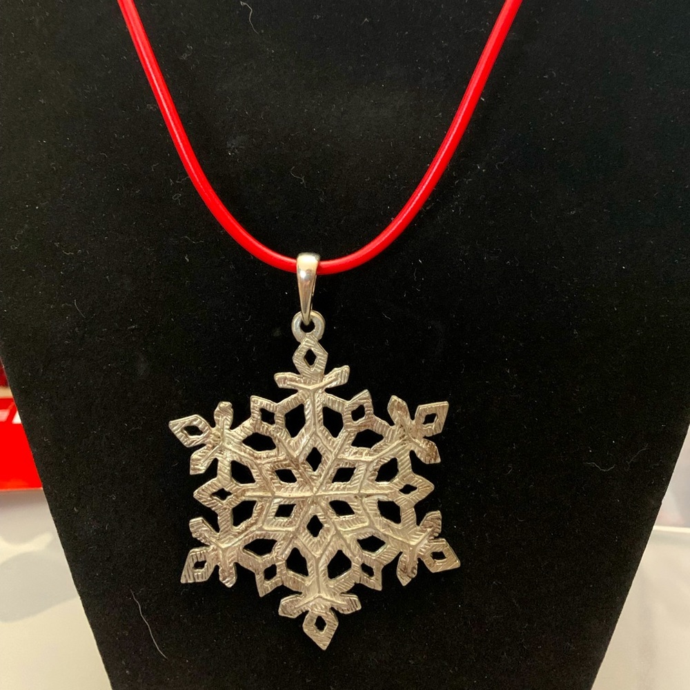 Snowflake necklace